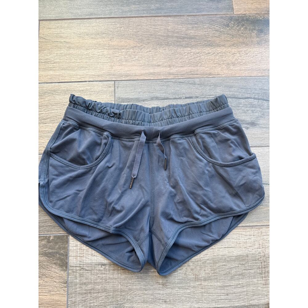 Lululemon Strength and Tone Shorts Coal Gray Yoga Athletic Size 4